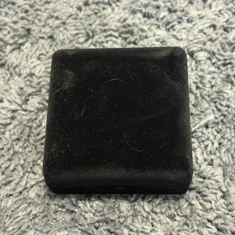 NWT empty black jewelry box that lights up when opened